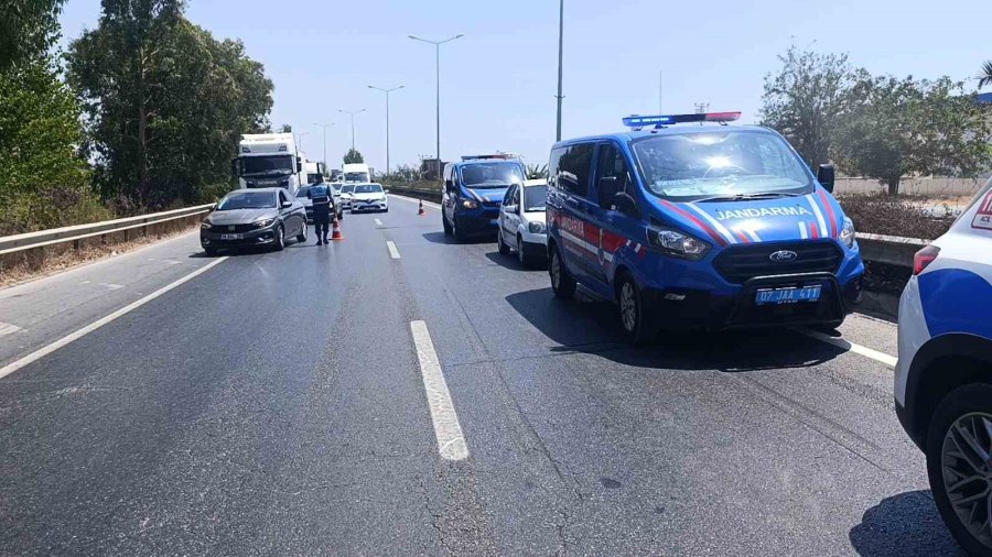 Öğrenci Servisi Otel Servisine Arkadan Çarptı: 6 Yaralı