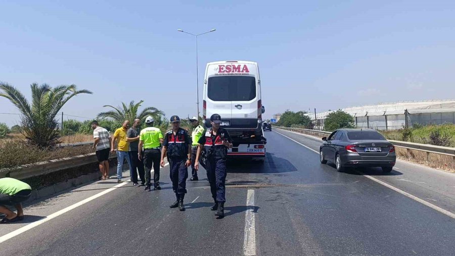 Öğrenci Servisi Otel Servisine Arkadan Çarptı: 6 Yaralı