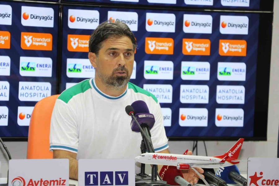 İlhan Palut: "çok Gol Kaçırıyoruz Maalesef"