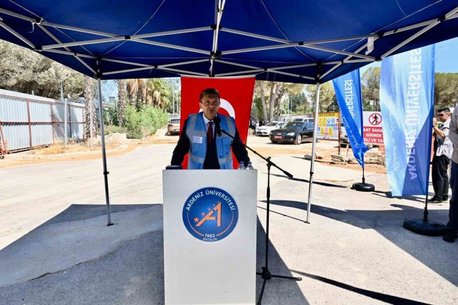 Antalya’da 900 Yataklı Modern Sağlık Kompleksi İçin İlk Beton Döküldü