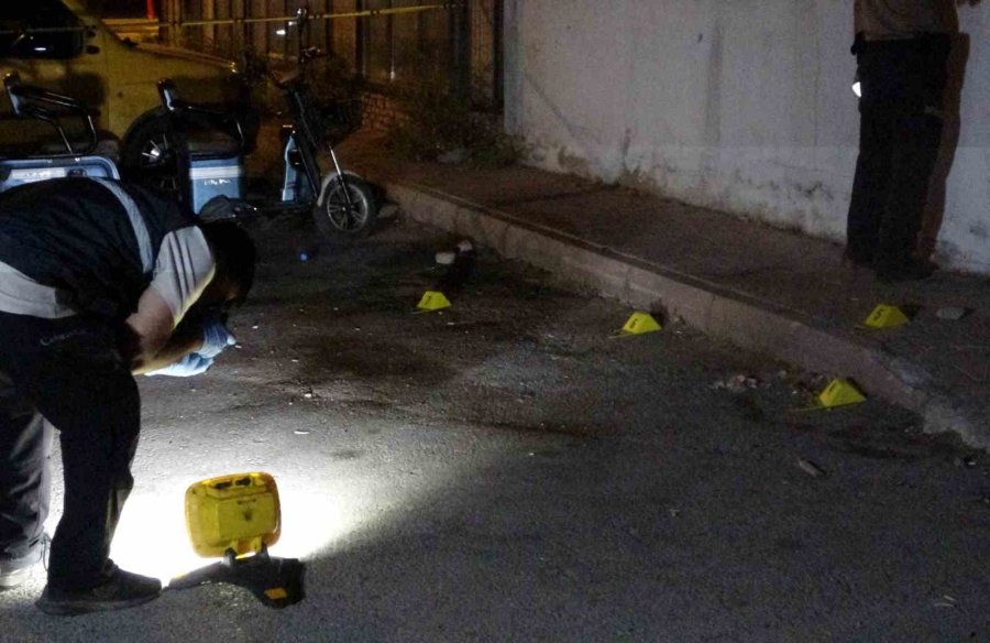 Oturduğu Apartmanın Girişinde Silahlı Saldırıya Uğrayan Şahıs Yaralandı