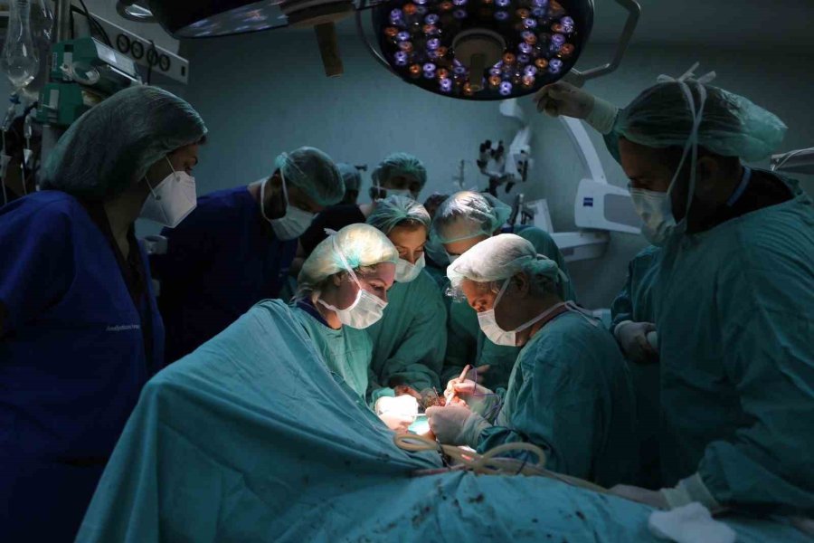 Aü’de Dünyanın İlk Rahim Naklinden Sonra Şimdi De Akciğer Nakli