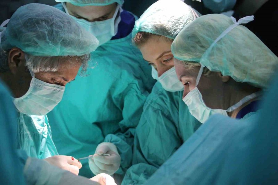 Aü’de Dünyanın İlk Rahim Naklinden Sonra Şimdi De Akciğer Nakli