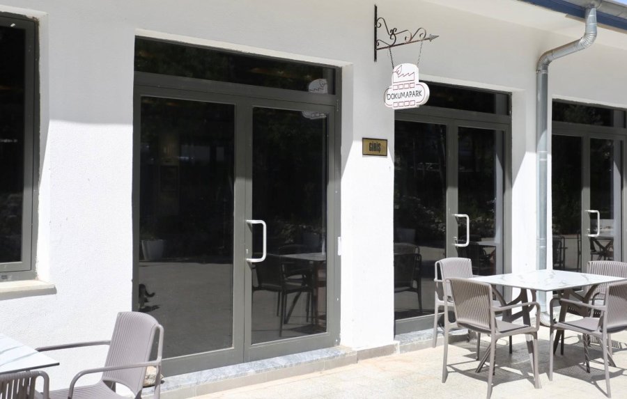 Kepez’in Emekliler Lokalinde Çaylar Taze, Sohbetler Sıcak