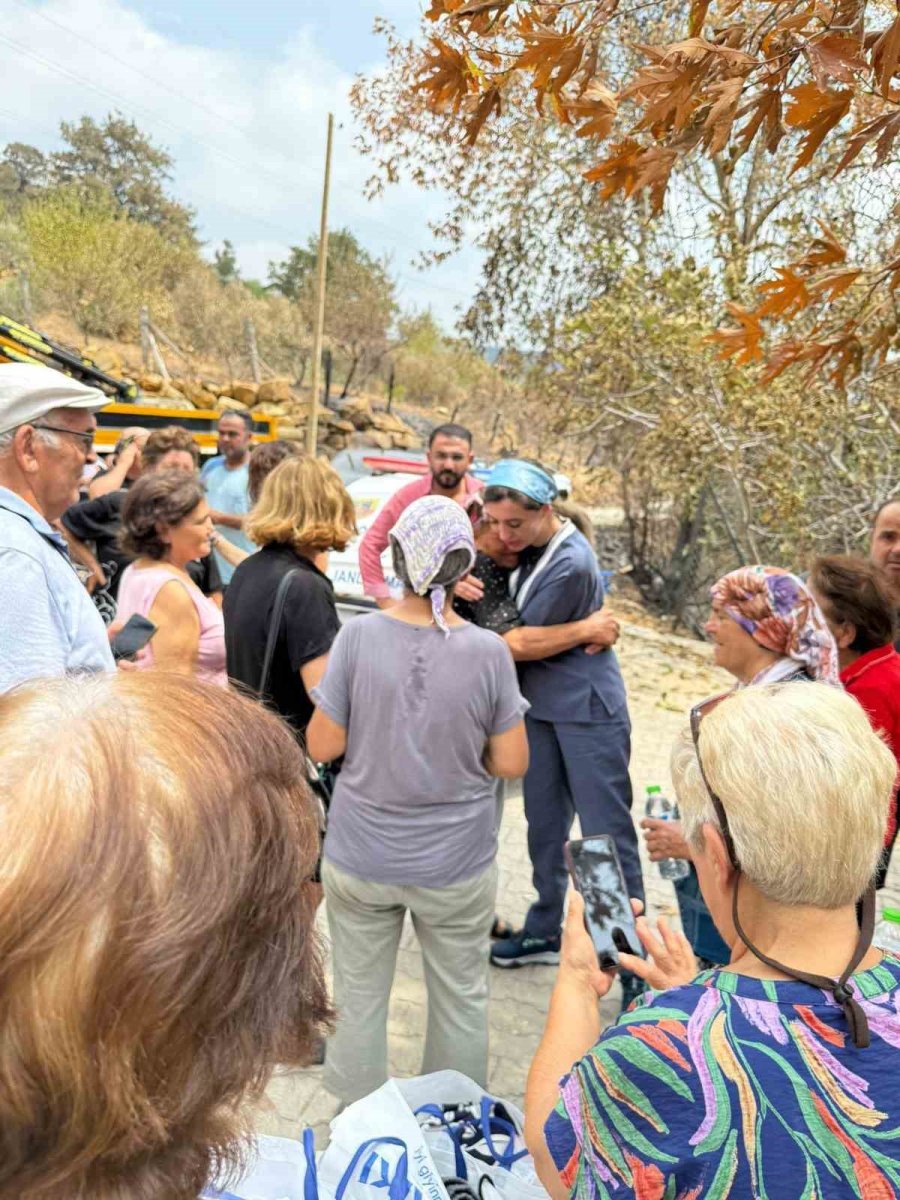 Ersin, Yangında Evleri Zarar Görenlerle Bir Araya Geldi
