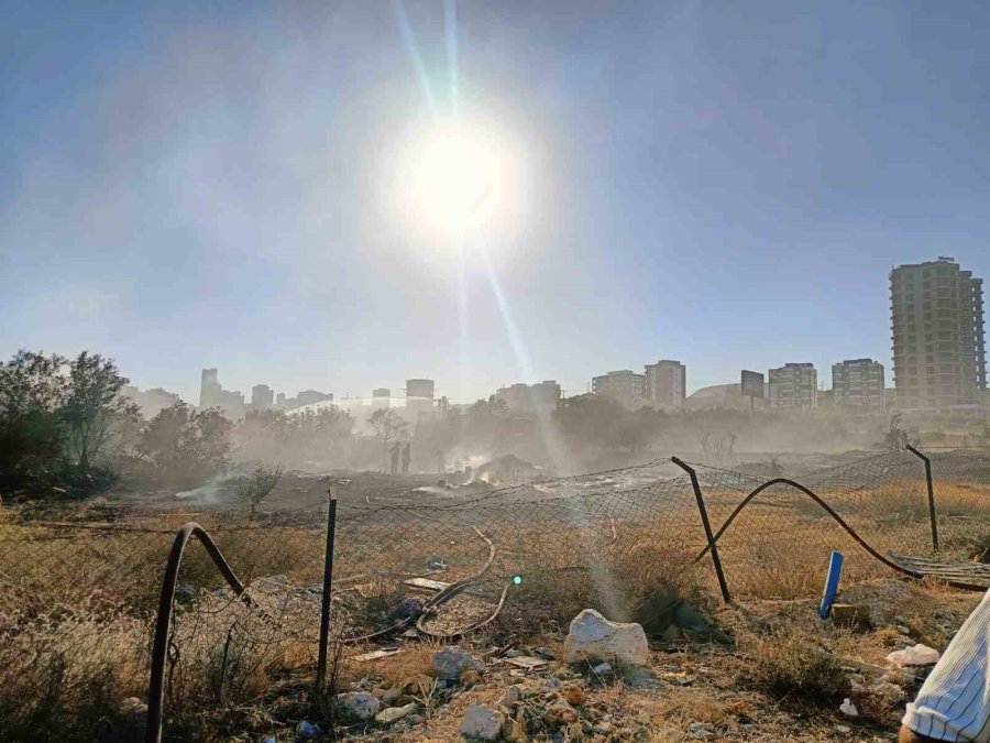 Tatil Bölgesindeki Örtü Altı Yangını Büyümeden Söndürüldü