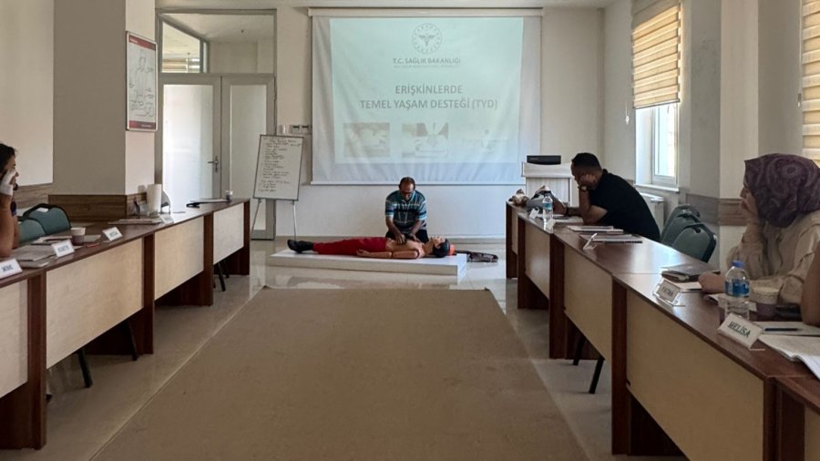 Niğde Belediyesi Personeline Temel İlk Yardım Eğitimi Verildi