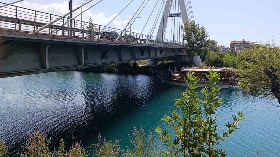 Balık Avlamak İçin Geldiği Irmakta Ceset Buldu