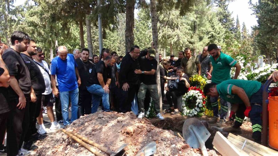 ‘jrokez’ Lakaplı Yayıncı Oğuzhan Dalgakıran Toprağa Verildi