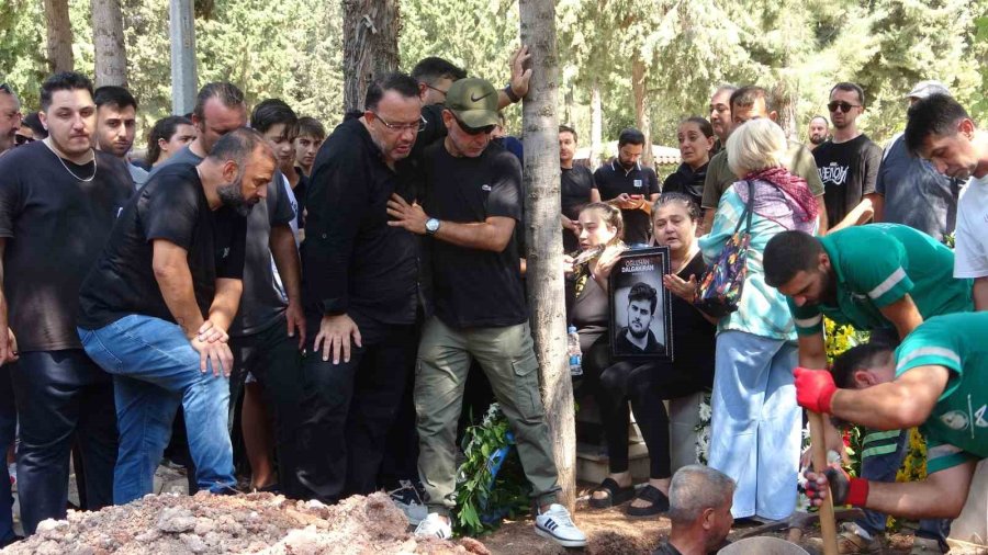 ‘jrokez’ Lakaplı Yayıncı Oğuzhan Dalgakıran Toprağa Verildi