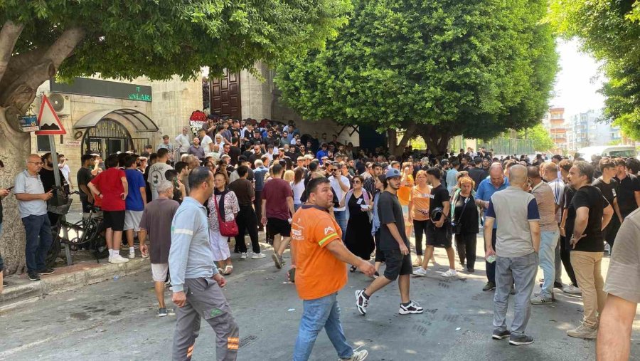 ‘jrokez’ Lakaplı Yayıncı Oğuzhan Dalgakıran Toprağa Verildi