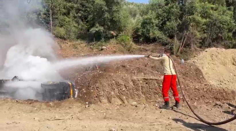 Devrilen Vinçte Yangın Çıktı, İlk Müdahaleyi Orman Ekipleri Yaptı