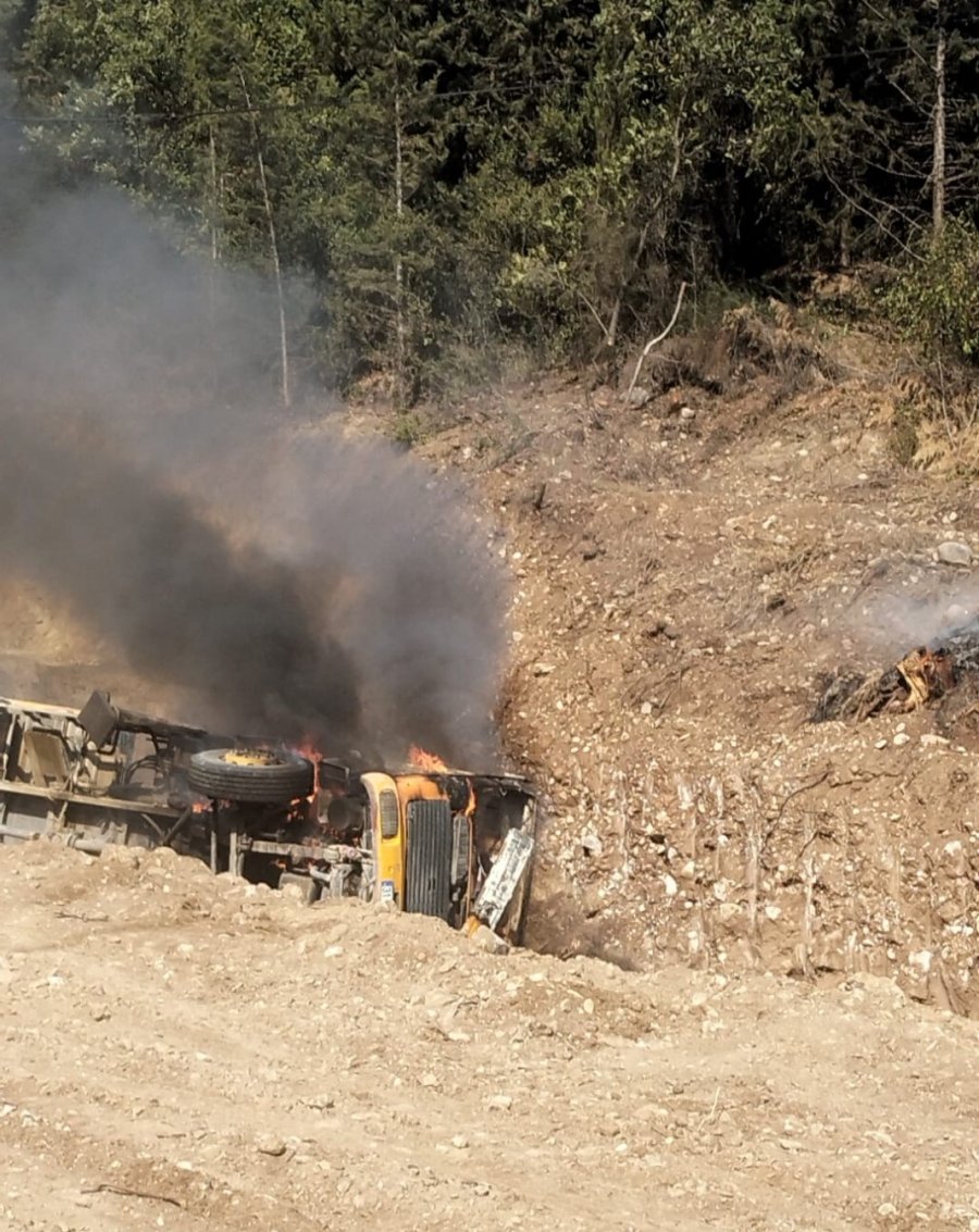Devrilen Vinçte Yangın Çıktı, İlk Müdahaleyi Orman Ekipleri Yaptı