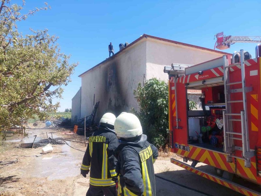 Karaman’da Tahtaların Tutuşması Sonucu Çıkan Yangında Alevler Çatıya Sıçradı