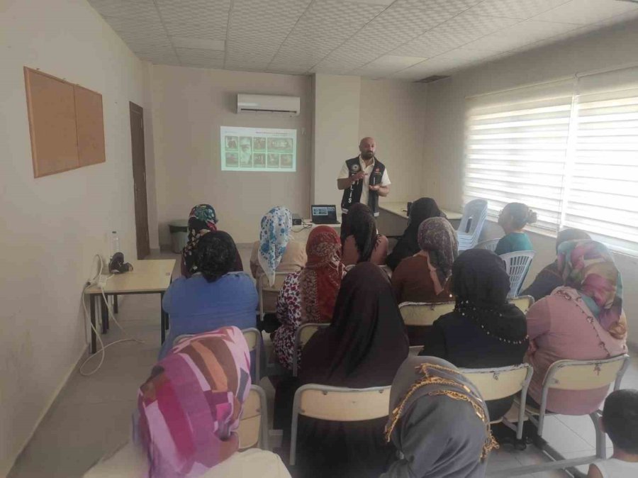 Mersin Polisinin Bilgilendirme Faliyetleri Sürüyor