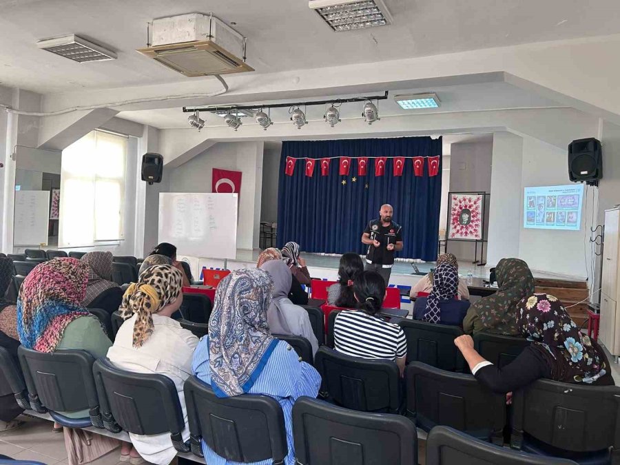 Mersin Polisinin Bilgilendirme Faliyetleri Sürüyor