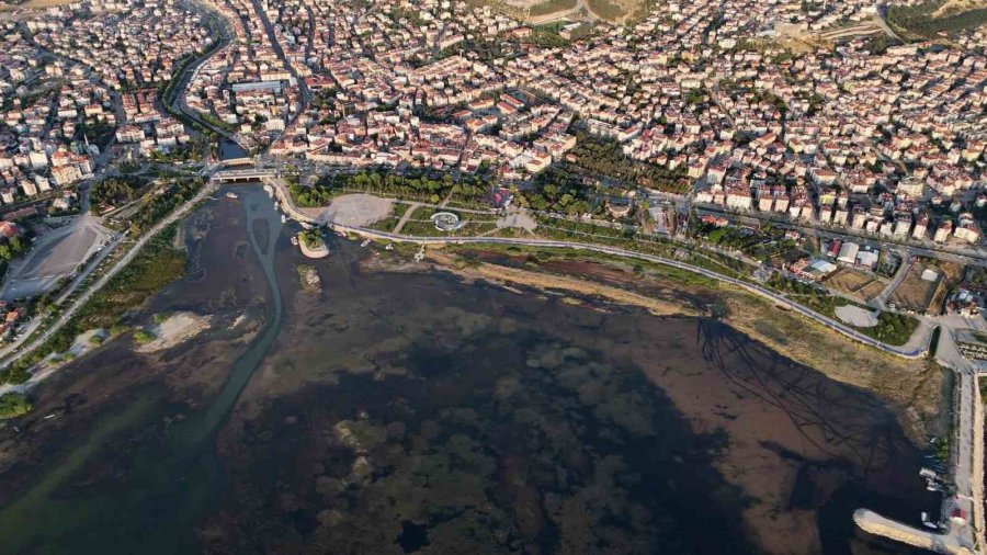 Beyşehir Gölü’nde Sular Çekildi, Yeni Adalar Ortaya Çıktı