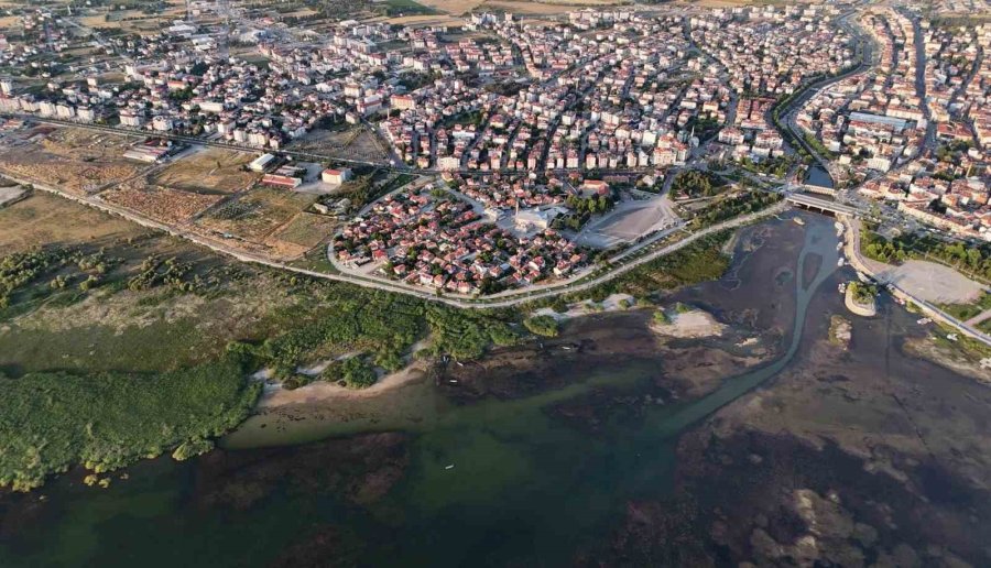 Beyşehir Gölü’nde Sular Çekildi, Yeni Adalar Ortaya Çıktı