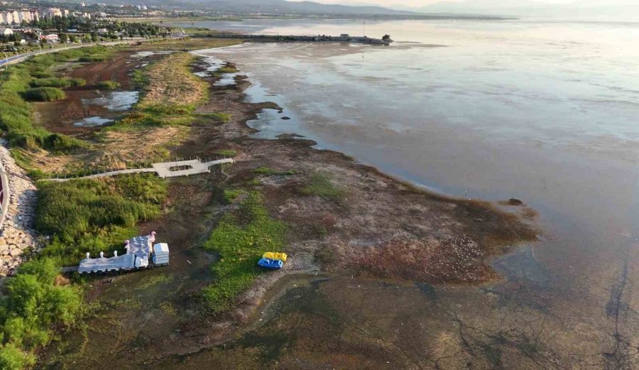 Beyşehir Gölü’nde Sular Çekildi, Yeni Adalar Ortaya Çıktı