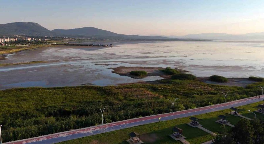 Beyşehir Gölü’nde Sular Çekildi, Yeni Adalar Ortaya Çıktı