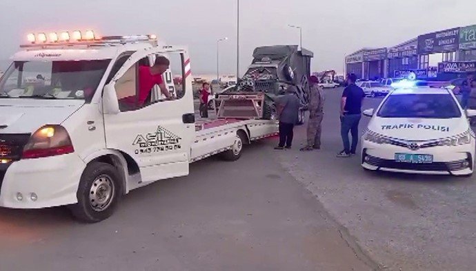 Aracını Adeta Tanka Çevirdi, Polis Trafikten Men Edip Ehliyete El Koydu