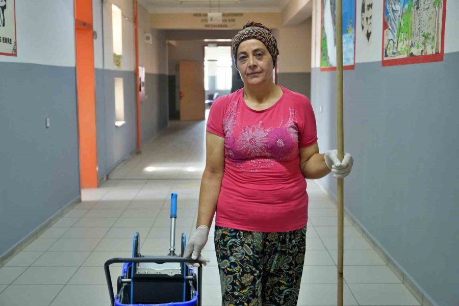 Antalya’da Öğretmenlerden Gönüllü Mesai: Yeni Eğitim-öğretim Yılına Okulu Kendi Elleriyle Hazırladılar