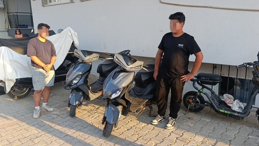 Motosikletleri Bırakıp Kaçtılar, Yakalanınca "biz Minibüsle Geldik" Dediler