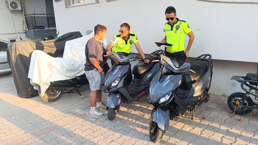 Motosikletleri Bırakıp Kaçtılar, Yakalanınca "biz Minibüsle Geldik" Dediler