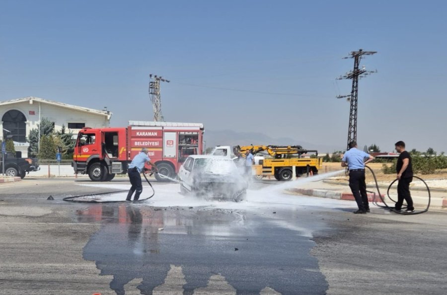 Karaman’da Seyir Halindeki Otomobil Alev Alev Yandı