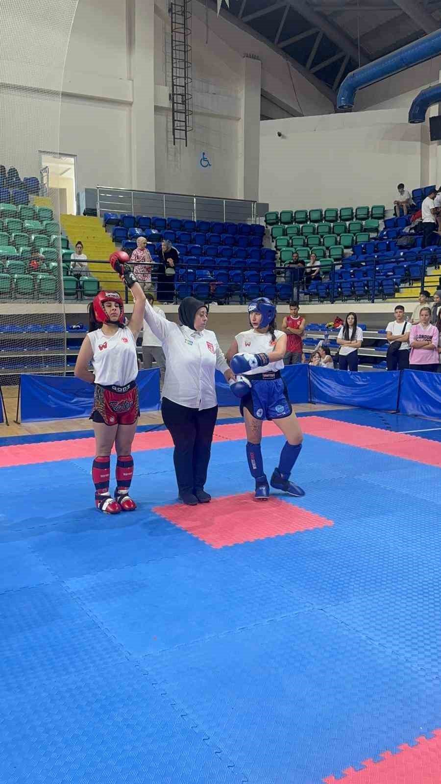 Niğdeli Sporculardan Kick Boks Zafer Kupasında Büyük Başarı