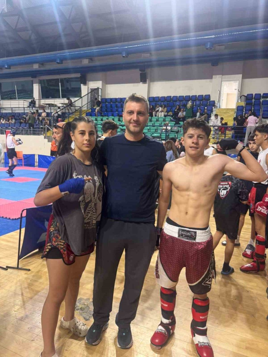Niğdeli Sporculardan Kick Boks Zafer Kupasında Büyük Başarı
