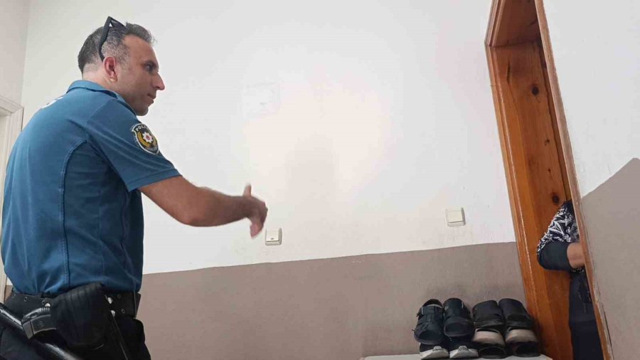 Arka Sokaktaki Yıkım Evleri Salladı, Panikleyen Mahalleli 112’yi Aradı