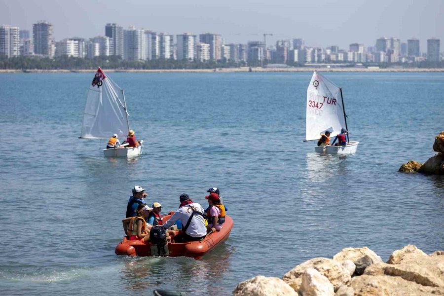 Mersin’de Gençler Ücretsiz Kurslarla Yelken Sporu Öğreniyor