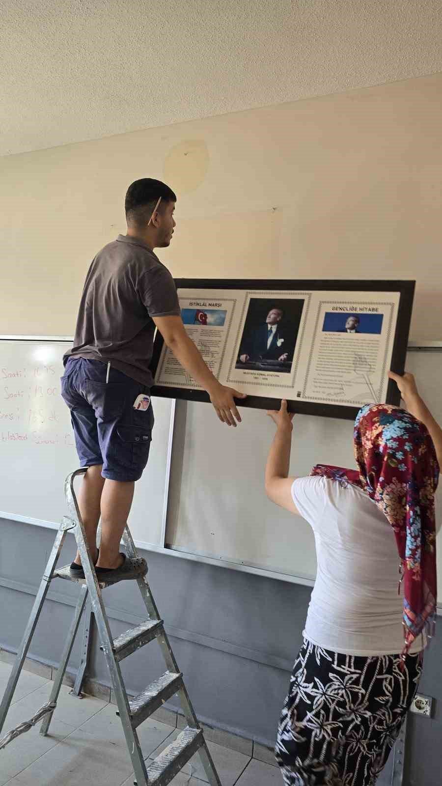 Antalya’da Öğretmenlerden Gönüllü Mesai: Yeni Eğitim-öğretim Yılına Okulu Kendi Elleriyle Hazırladılar