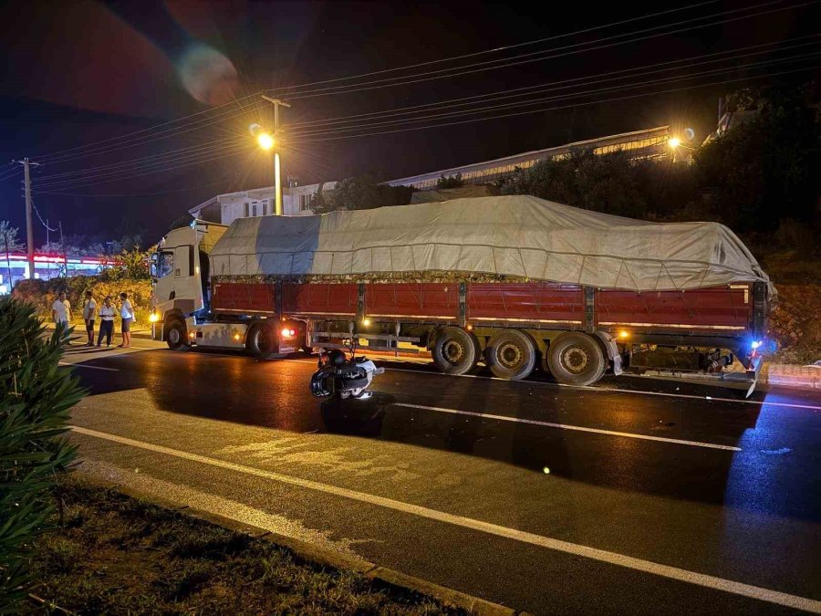 Tıra Arkadan Çarpan Motosikletli Ağır Yaralandı
