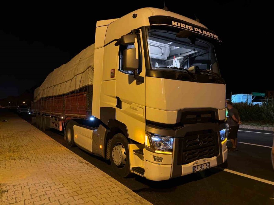 Tıra Arkadan Çarpan Motosikletli Ağır Yaralandı