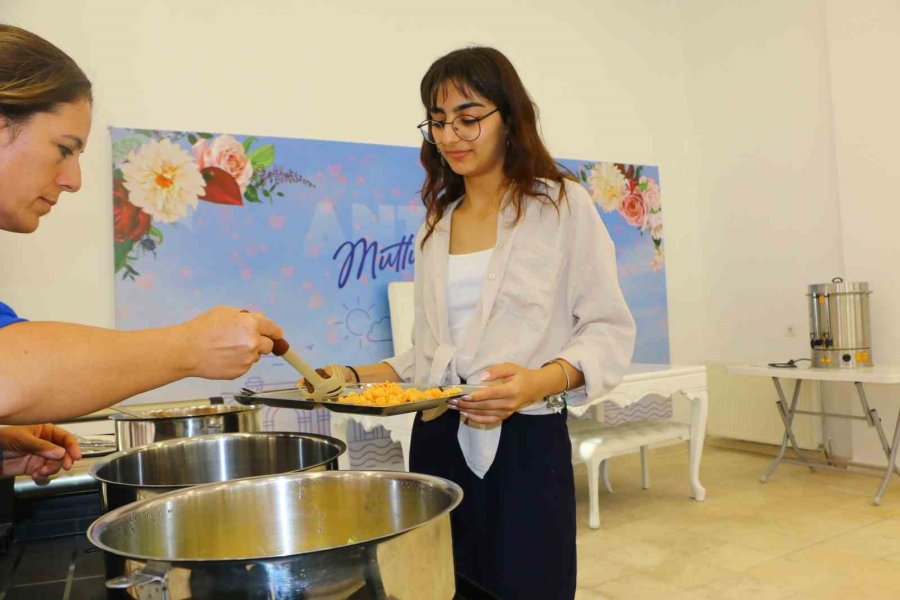 Antalya’da Öğrenci Yurtları İçin Ön Kayıtlar Başladı