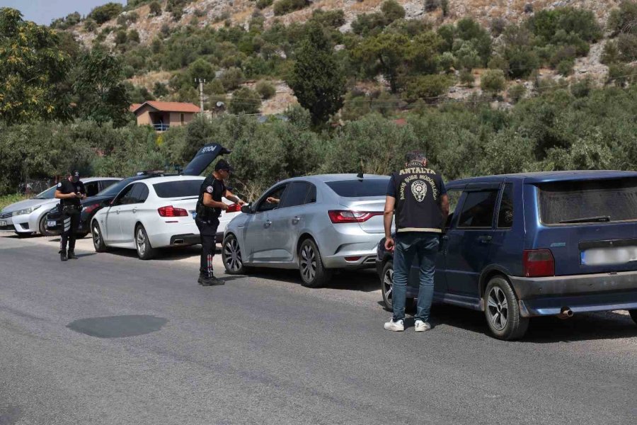 Antalya’da Eş Zamanlı Asayiş Uygulaması: Aranan 20 Kişi Yakalandı