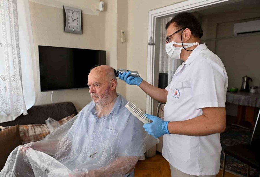 Muratpaşa Belediyesi 95 Bin Kez Hastaların Kapısını Çaldı