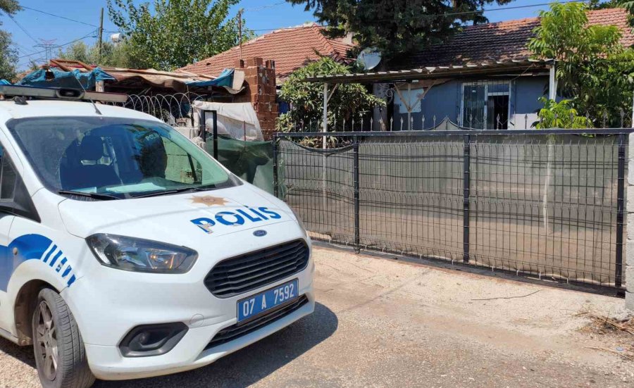 Yakınları Tarafından Evinde Ölü Bulundu