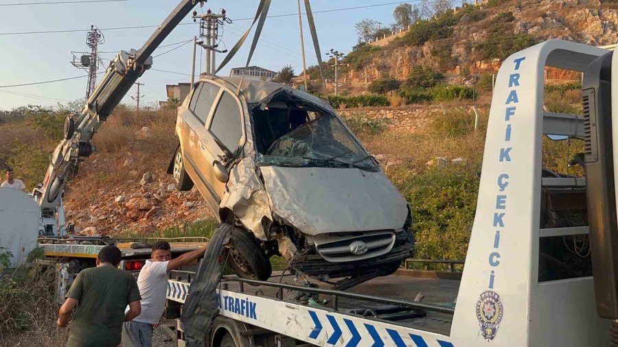 Alanya’da Otomobil Şarampole Uçtu: 1 Yaralı