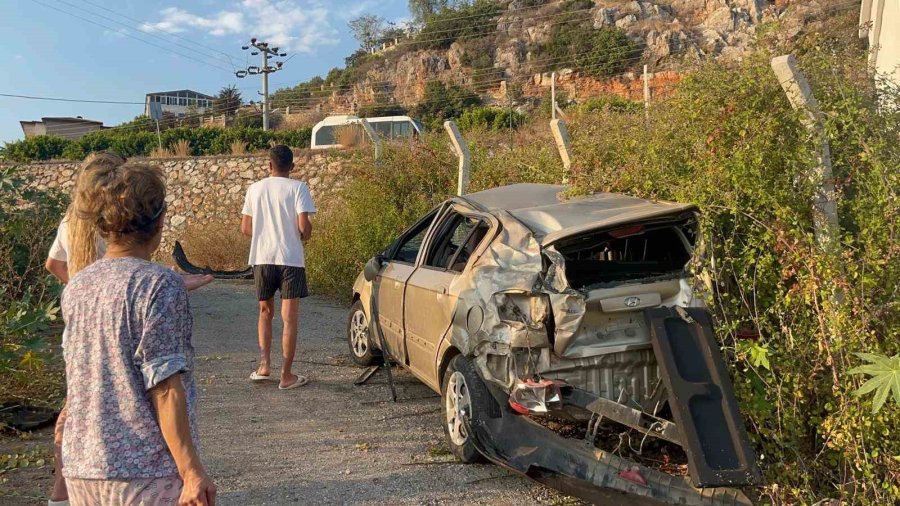 Alanya’da Otomobil Şarampole Uçtu: 1 Yaralı