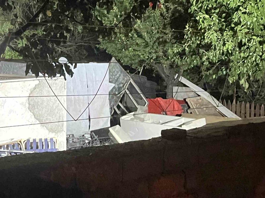 Evin Bodrum Katındaki Atölyede Tüp Patladı: 2 Yaralı