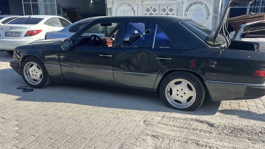 Arabayı Yapmayan Usta İle Müşteri Arasındaki Bıçaklı Kavgada 3 Kişi Yaralandı