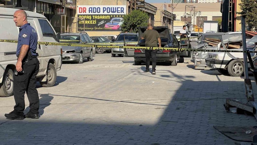 Arabayı Yapmayan Usta İle Müşteri Arasındaki Bıçaklı Kavgada 3 Kişi Yaralandı