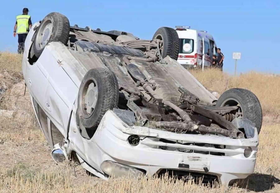 Otomobil Şarampole Takla Attı: Anne İle Kızı Ölümden Döndü