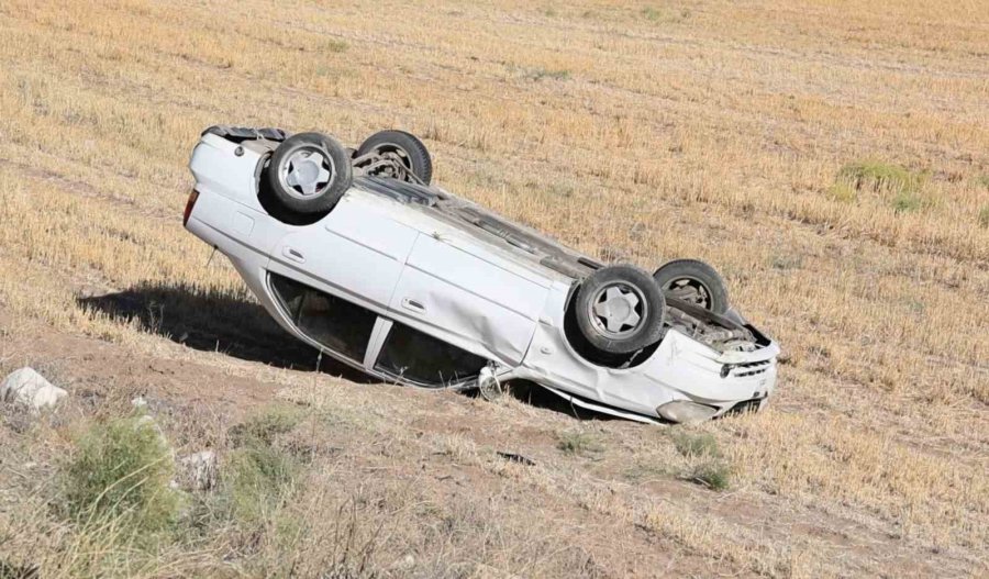 Otomobil Şarampole Takla Attı: Anne İle Kızı Ölümden Döndü