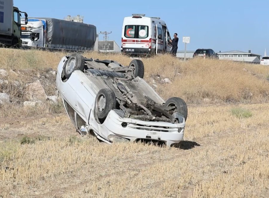 Otomobil Şarampole Takla Attı: Anne İle Kızı Ölümden Döndü