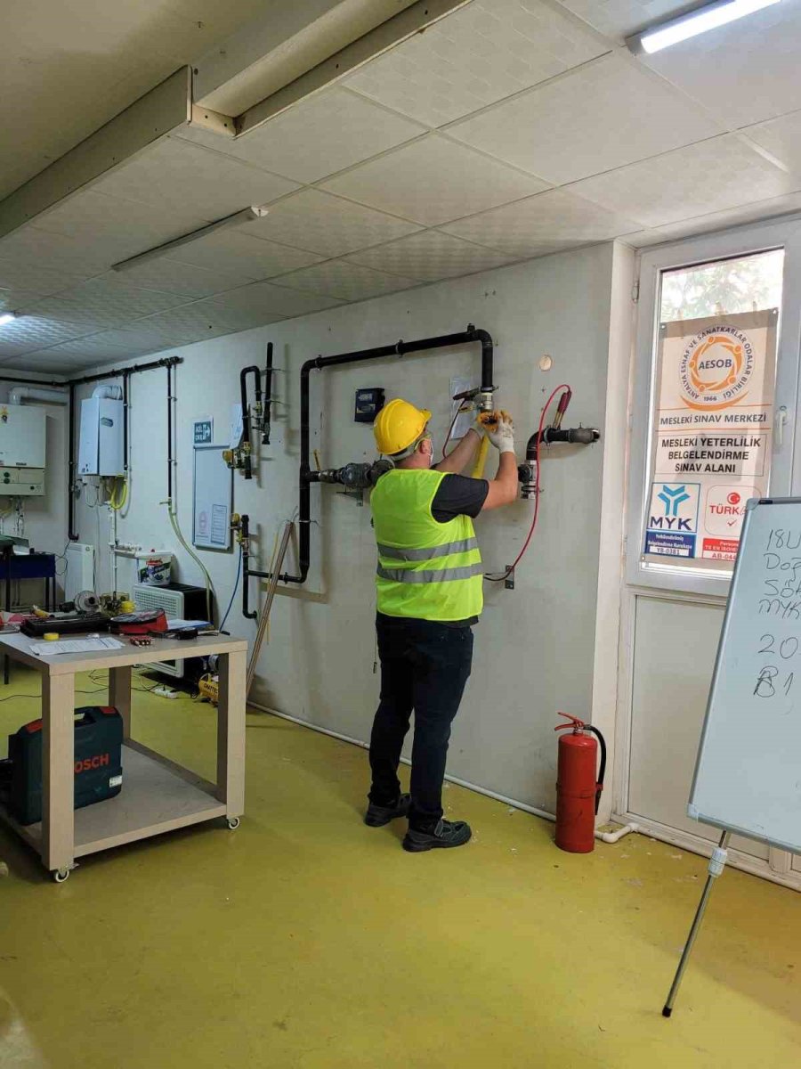 Antalya’da Doğal Gaz Çalışanları Sınav Heyecanı Yaşadı