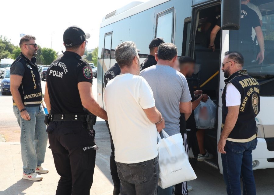 Antalya’da Eş Zamanlı Operasyonlarda 236 Aranan Şahıs Yakalandı